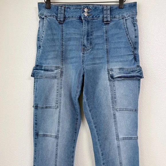 Madden NYC Cargo Jeans with Front Seam Detail - Y2K Style Women’s Size 8 EUC - Picture 2 of 13